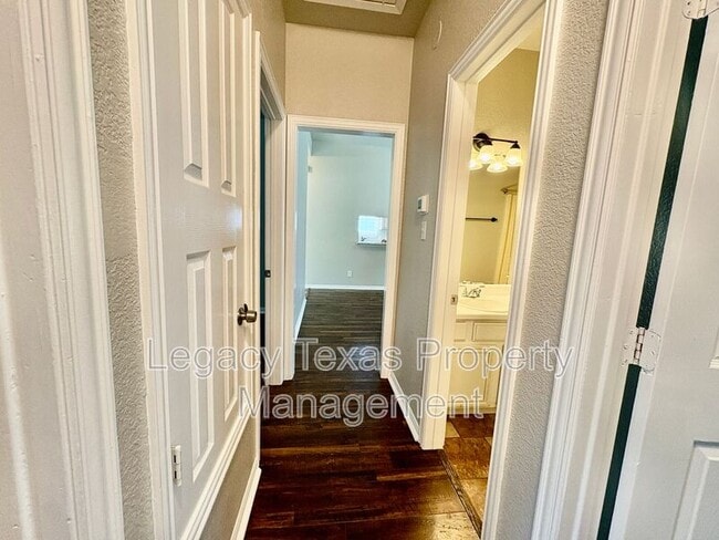 Building Photo - 1136 Alvarado St