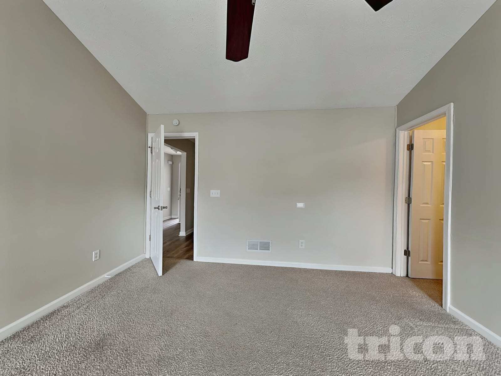 Building Photo - 530 Mackinaw Dr