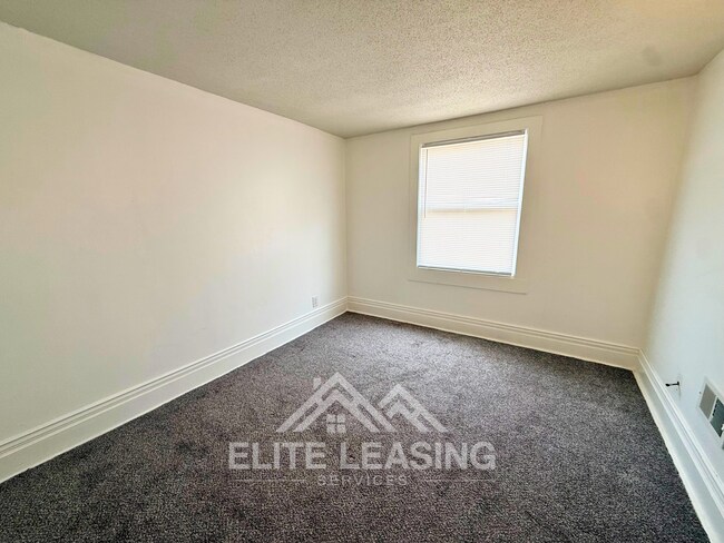Building Photo - 1223 NE Seward Ave