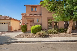 Building Photo - 2606 E Chester Dr