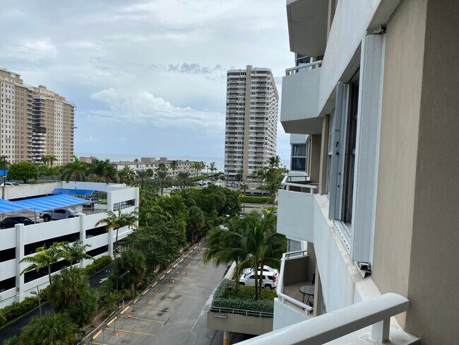 Building Photo - 1965 S Ocean Dr