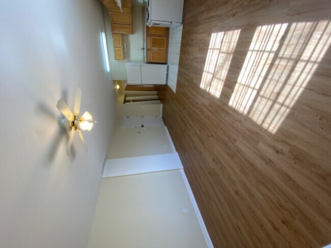 Building Photo - 420 North St