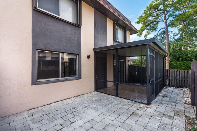 Building Photo - 2140 Sherwood Forest Blvd