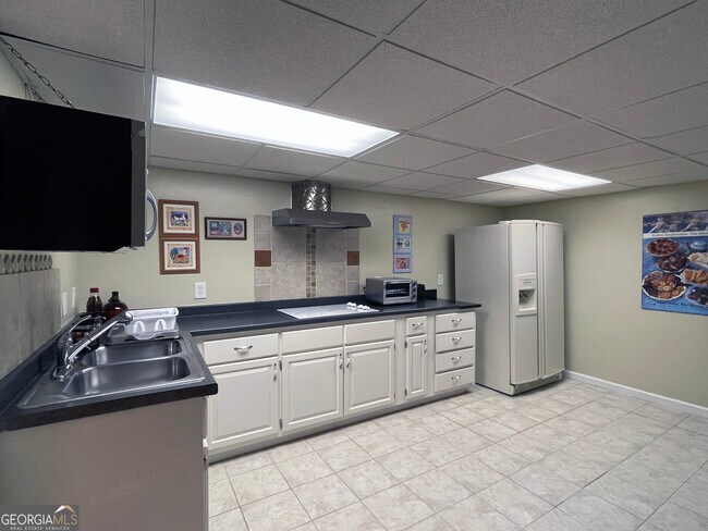 Building Photo - 3550 River Trace Dr