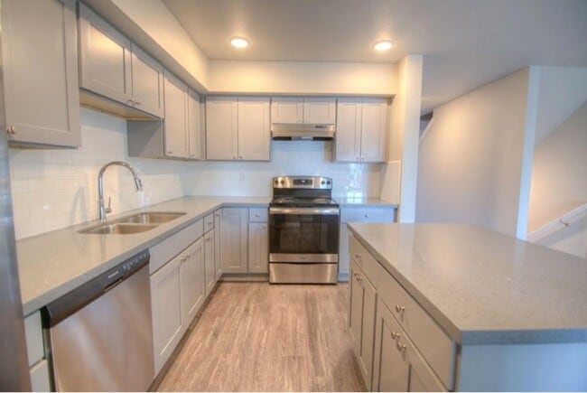 Building Photo - 607 NE 92nd Ave