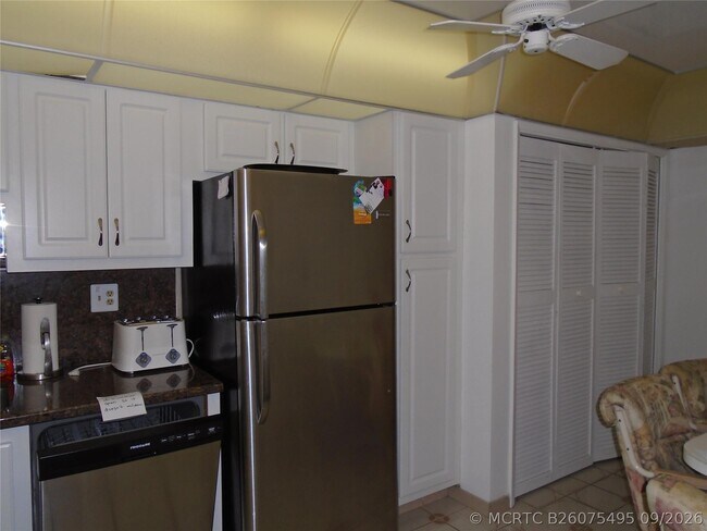 Building Photo - 3165 NE 48th Ct