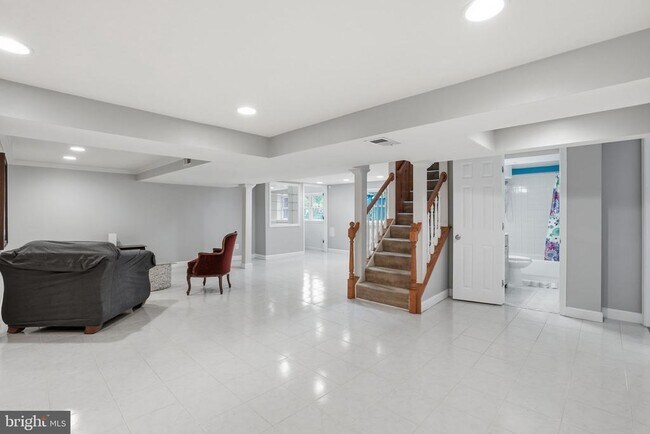 Building Photo - 7414 Jervis St