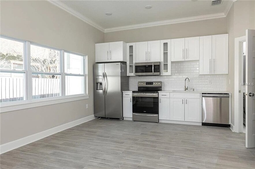 Building Photo - 114 8th Ave N