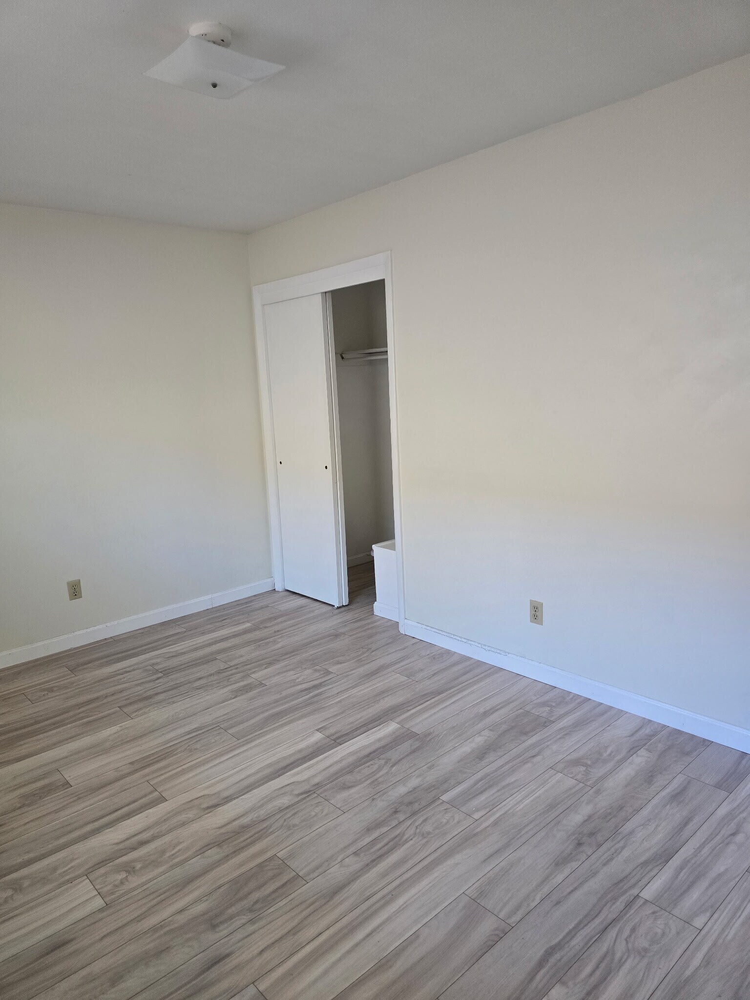 Large bedrooms - 327 D St