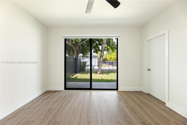Building Photo - 3 bedroom in Miami FL 33150
