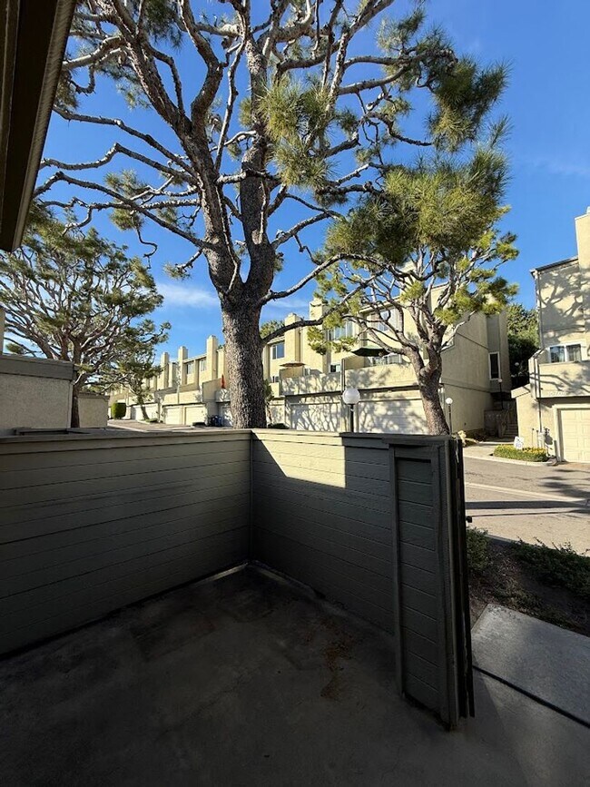 Building Photo - Beautiful 3 Bedroom 2 1/2 Bathroom Granada Hills Townhouse! Must See! Ready For Move-In!