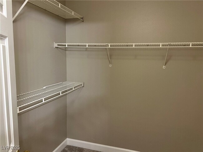Building Photo - 910 Elegant Coral Ave