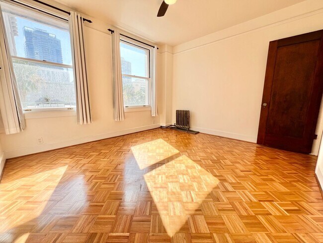 Building Photo - Ocean View Living in the Heart of Long Beach – 1 Bed / 1 Bath Corner Condo