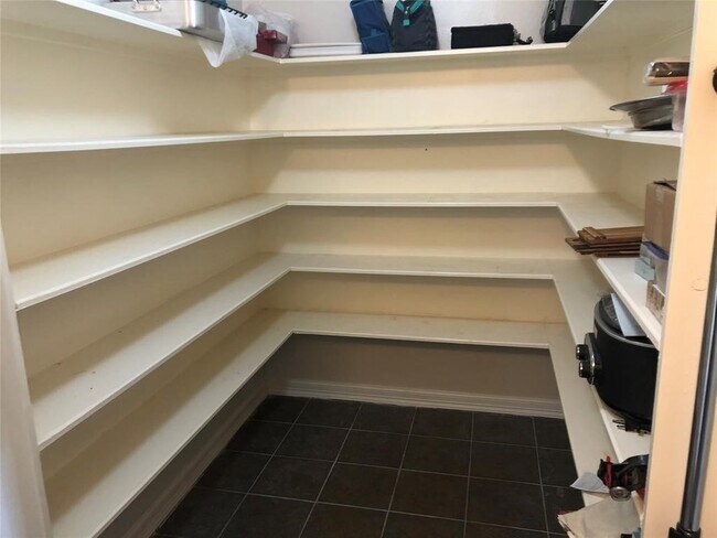 Building Photo - 5718 Silas Creek Ct