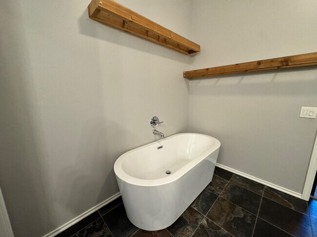 Building Photo - 1104 Black Mesa Rd