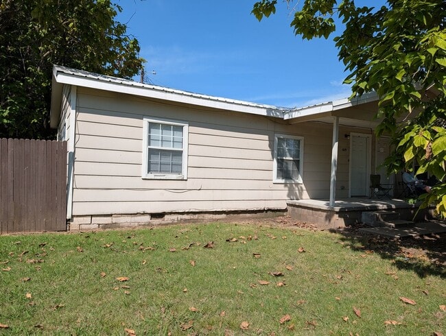 Building Photo - 2 Bed Duplex in Pryor