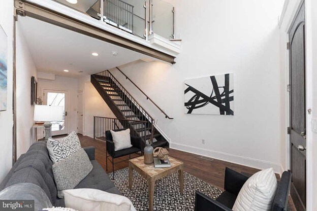 Building Photo - 1005 New Market St