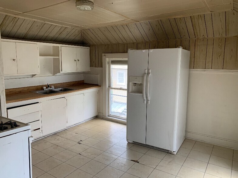 Building Photo - 618 N 16th St