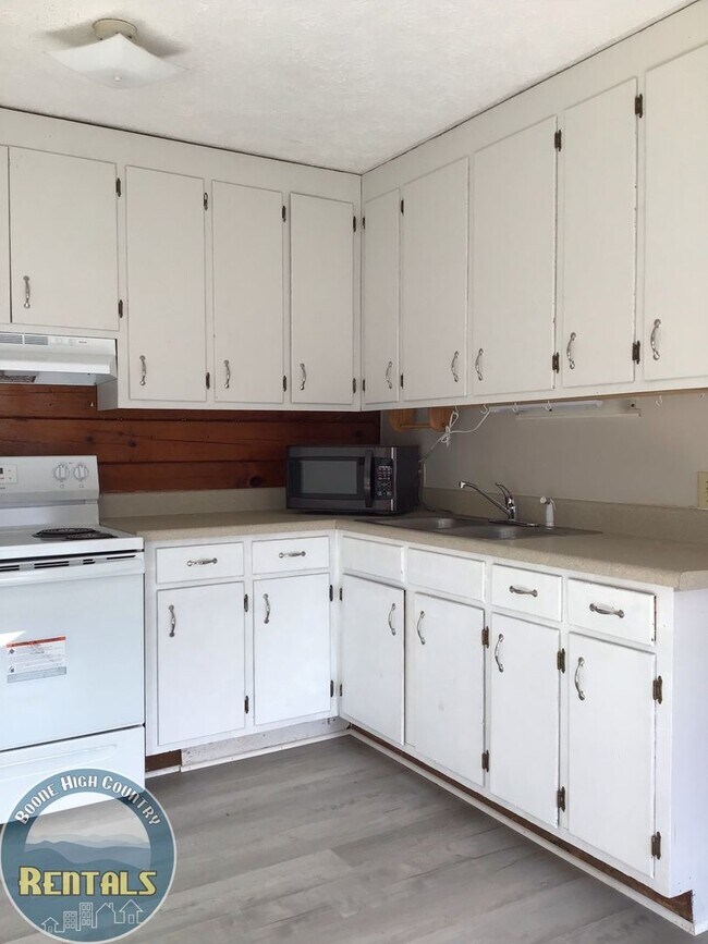 Building Photo - 182 Alpine Acres Rd