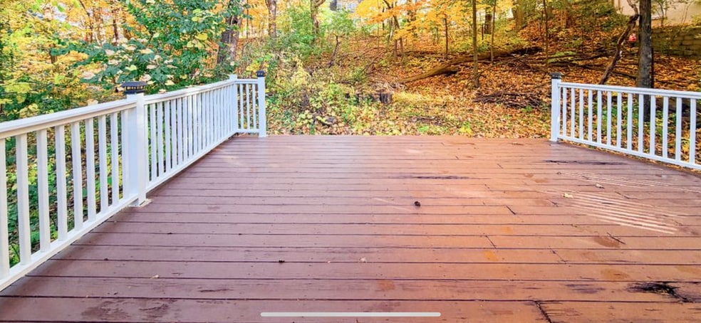 Building Photo - 573 Maple Sq