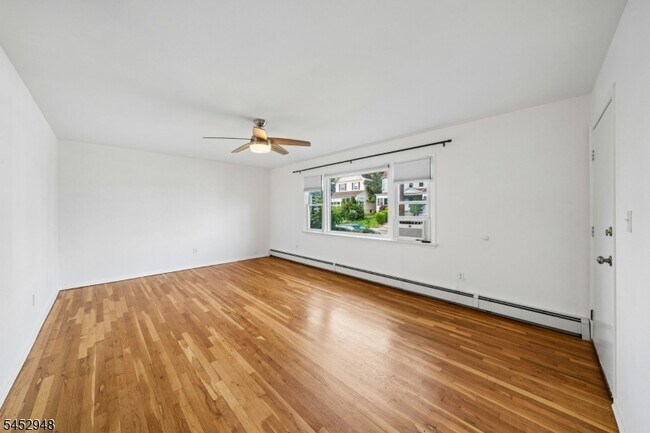 Building Photo - 33 N Willow St