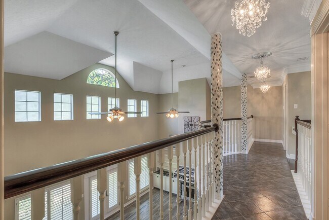 Building Photo - 10819 Lake Windcrest Blvd