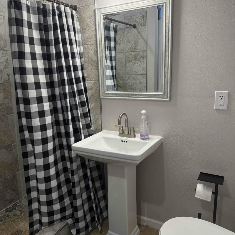Building Photo - 3611 Fleetwood Dr
