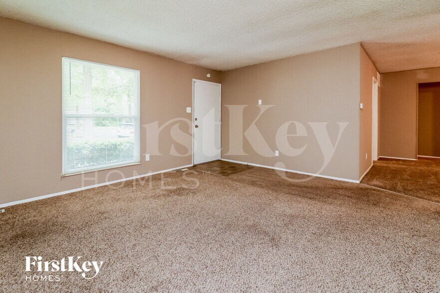 Building Photo - 6155 Fox Chase Ct