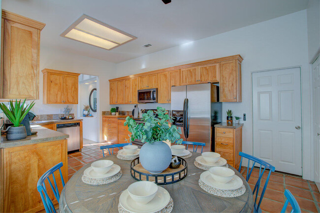 Building Photo - 53345 Avenida Obregon