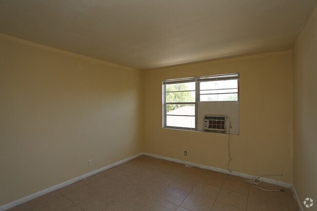 895 SF – 2 BR – Bedroom - Freshwater Apartments