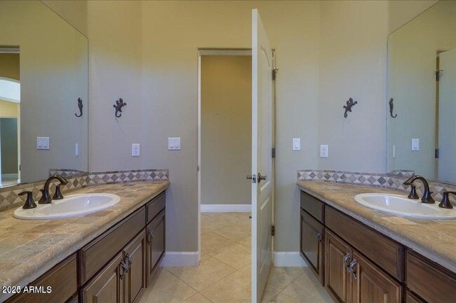 Building Photo - 6789 E Saber Rd