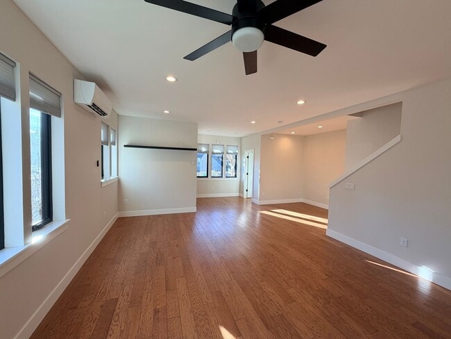 Building Photo - 3Bed/2.5 Bath Townhouse With Large Bonus Room/Office In Woodstock Neighborhood