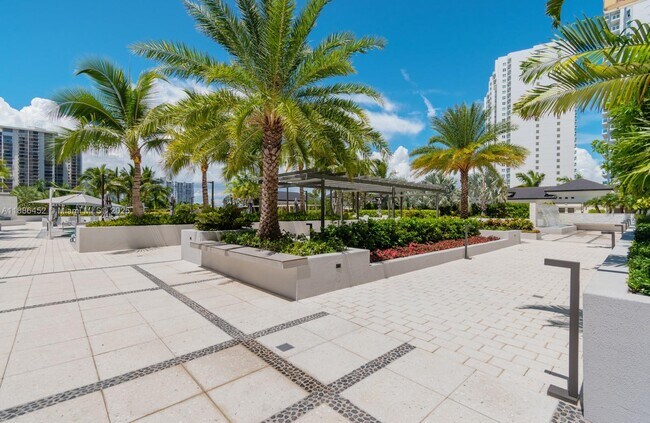 Building Photo - 7000 Island Blvd