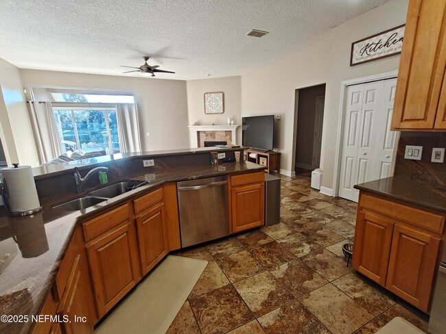 Building Photo - 1505 Majestic View Ln