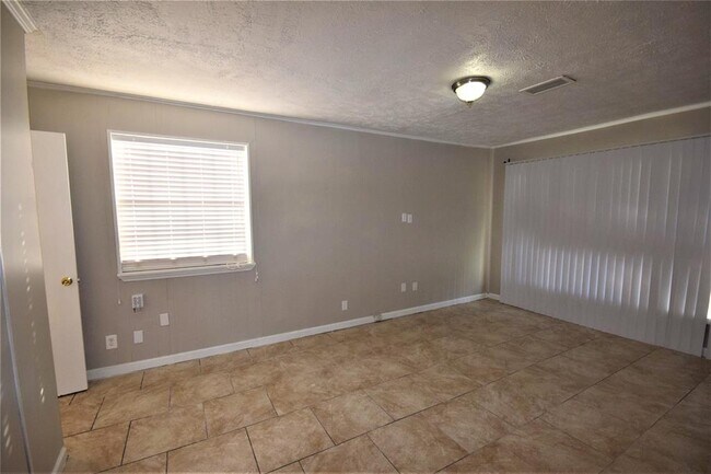 Building Photo - 7402 Sterlingshire St