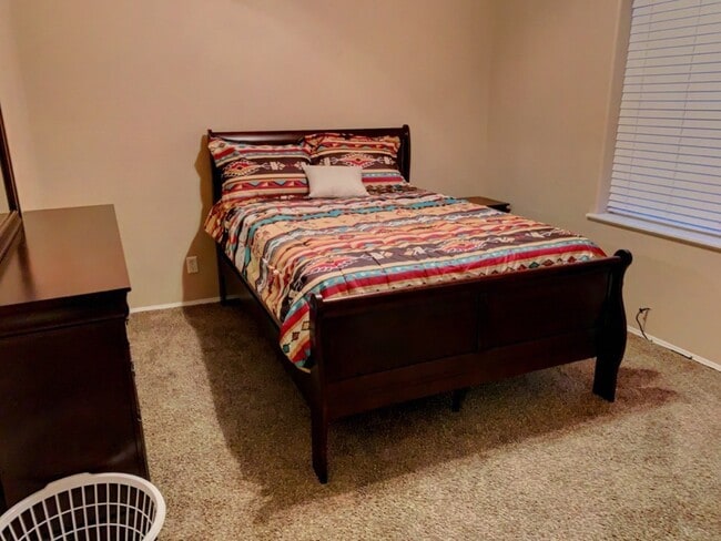 Building Photo - Fully Furnished Nice 3BR/2BA Home