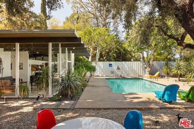 Building Photo - 4965 Calvin Ave