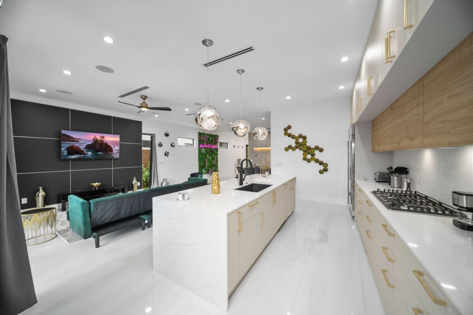 Building Photo - 547 NE 16th Ave