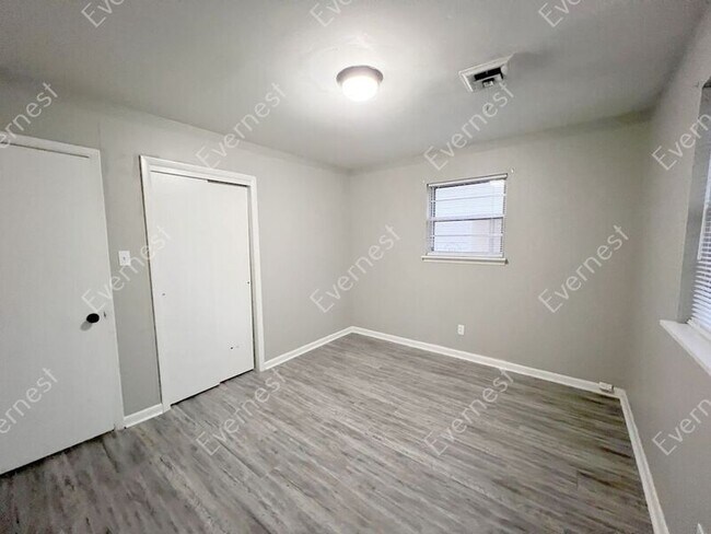 Building Photo - 7809 Bradley Dr