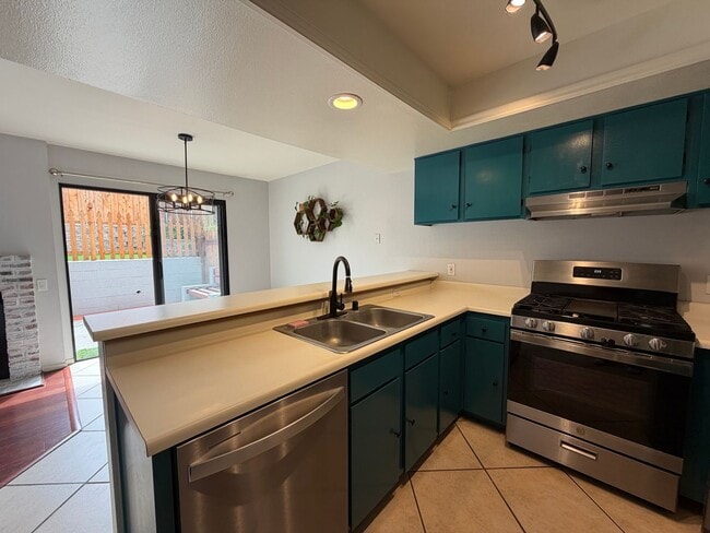 Building Photo - Vandenberg Village Condo