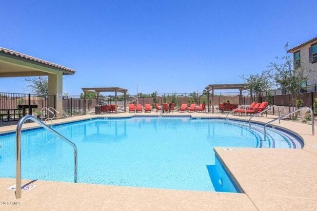 Building Photo - NEWER Beautiful Home in Fire Rock Villas!!