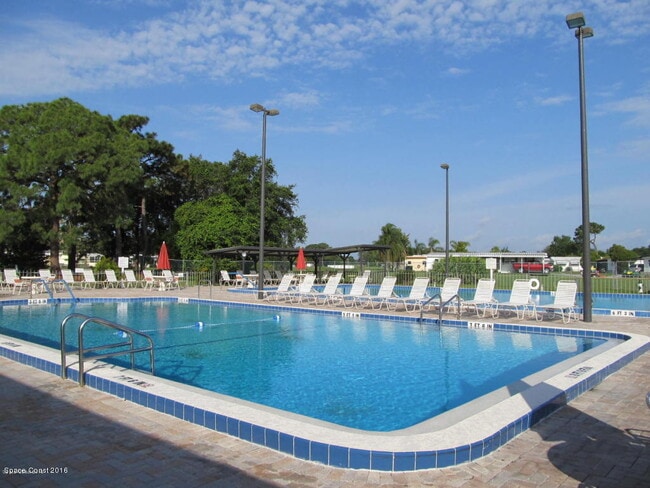 Building Photo - 331 Holiday Park Blvd NE