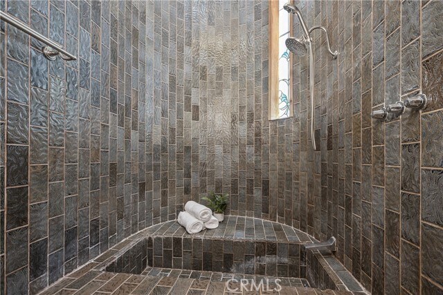 Building Photo - 390 St Ann's Dr