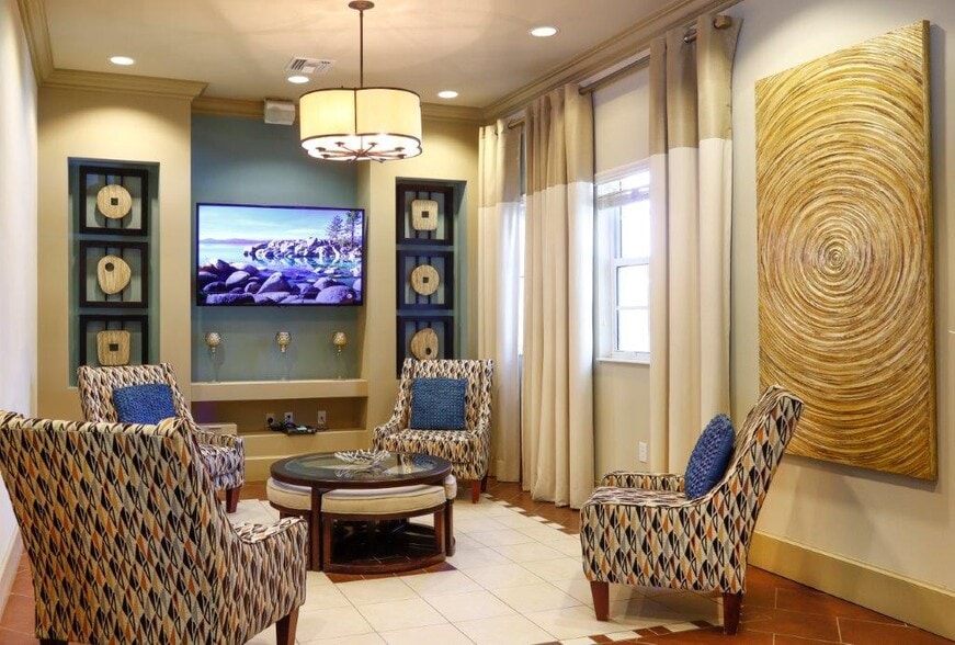 Building Photo - 10X Wellington Club