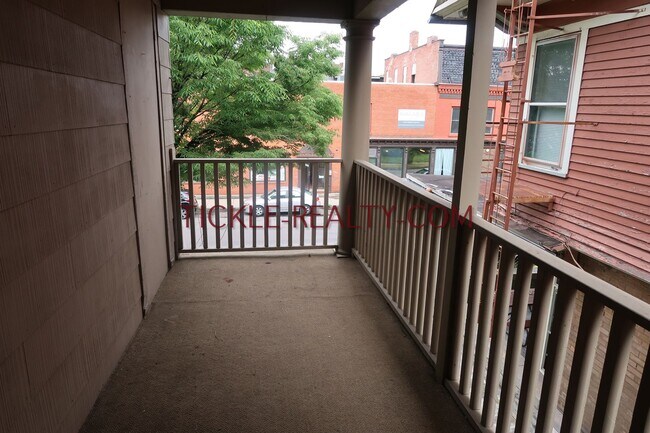 Building Photo - 164-166-166 Meigs St