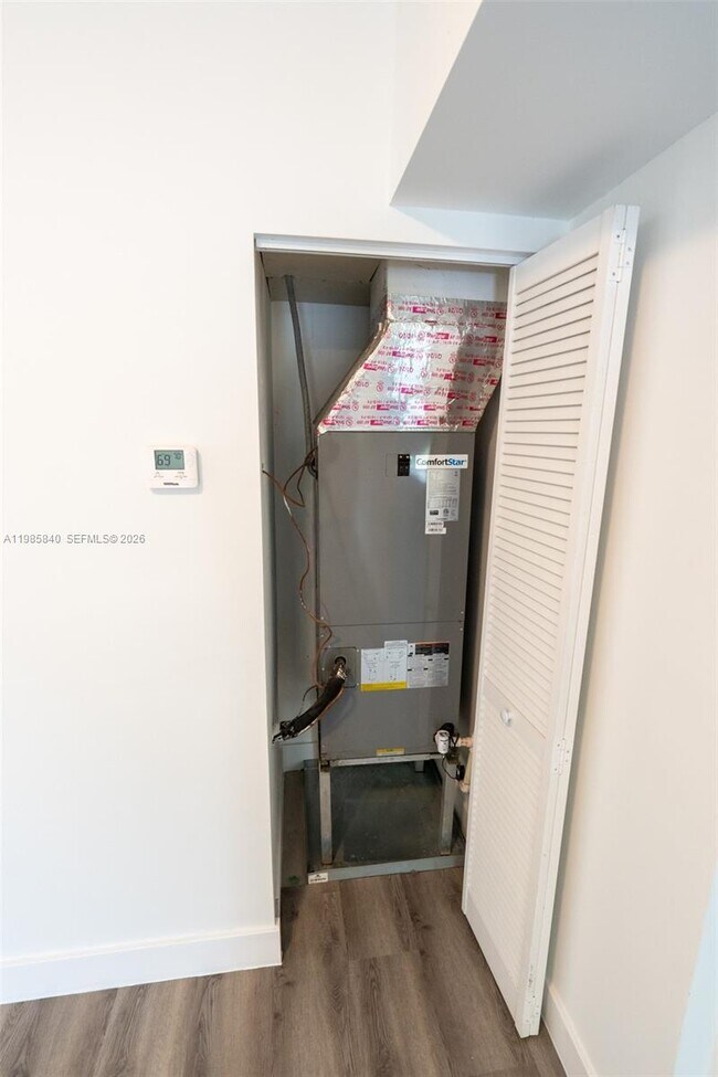 Building Photo - 618 SW 21st Ave