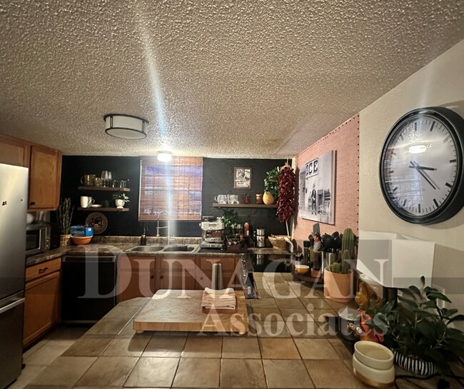 Building Photo - 2 bedroom 2 bath 40+ HOA Community Fully F...