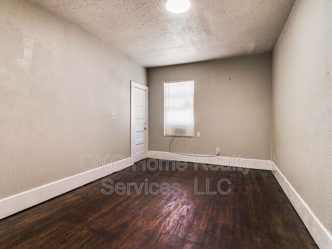 Building Photo - 1740 NW 11th St