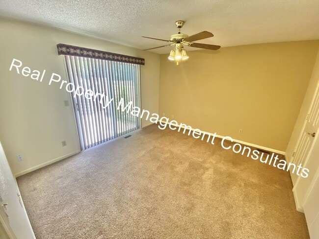 Building Photo - Custom Home in Liberty with 3rd Non-conforming Bedroom