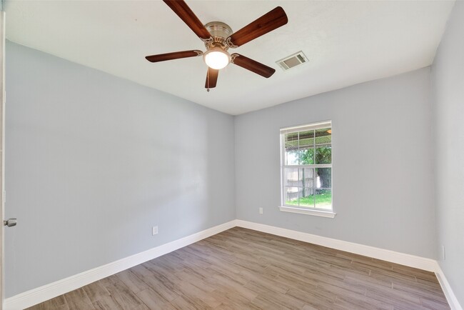 Building Photo - 3031 Groton Dr